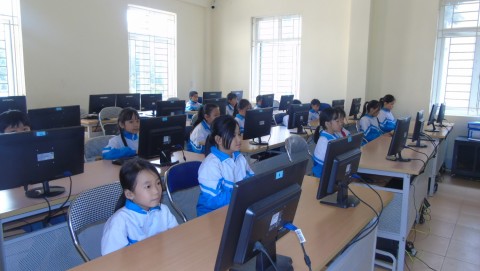 Trường Tiểu học Noong Bua tổ chức cuộc thi Tiếng Anh trên mạng Internet vòng thi cấp trường
