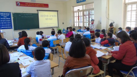 Trường Tiểu học Noong Bua tổ chức chuyên đề cấp trường môn Toán