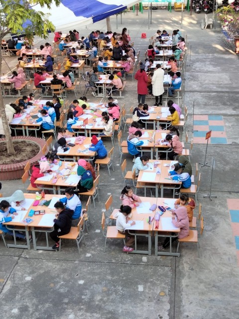 Trường Tiểu học Noong Bua tổ chức Hoạt động trải nghiệm: Vẽ tranh với chủ đề “Chú bộ đội của em”