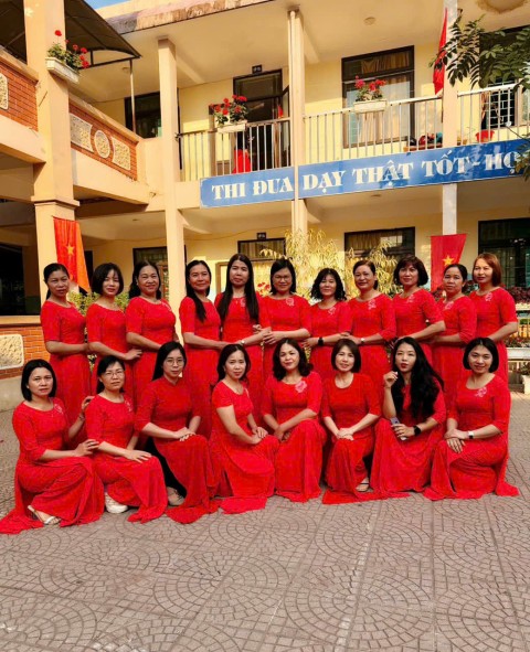 TRƯỜNG TIỂU HỌC NAM THANH HƯỞNG ỨNG TUẦN LỄ ÁO DÀI