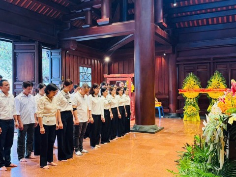 Trường Tiểu học Nam Thanh thành kính dâng hương tưởng niệm các Anh hùng liệt sĩ nhân kỷ niệm 79 năm Ngày Thương binh - Liệt sĩ (27/7/1947 – 27/7/2026)