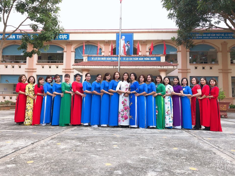 SÔI NỔI CÁC HOẠT ĐỘNG CHÀO MỪNG NGÀY 8/3