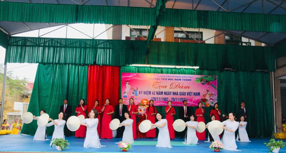 TRƯỜNG TIỂU HỌC NAM THANH TỔ CHỨC TỌA ĐÀM KỈ NIỆM 42 NĂM NGÀY NHÀ GIÁO VIỆT NAM ( 20/11/1982 – 20/11/2024).