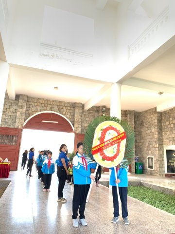 Ảnh Viếng nghĩa trang liệt sĩ năm 2022 – 24
