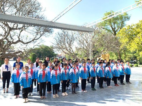 Ảnh Viếng nghĩa trang liệt sĩ năm 2022 – 30