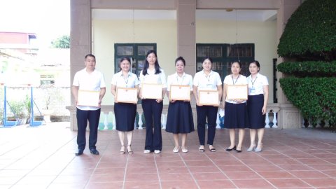 Ảnh Trao phần thưởng cho GV và HS đạt thành tích trong năm học 2022-2023 – 7