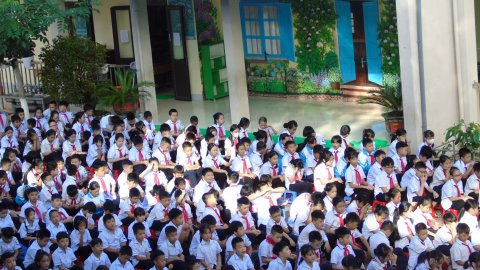 Ảnh Công an phường Nam Thanh tuyên truyền ATGT cho các em học sinh nhà trường – 9
