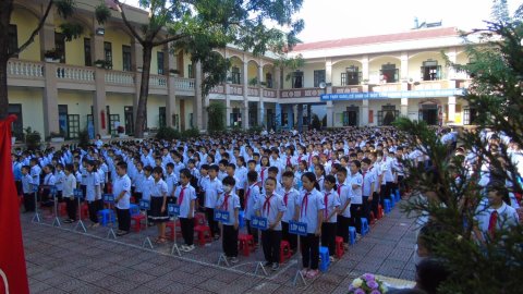 Ảnh Công an phường Nam Thanh tuyên truyền ATGT cho các em học sinh nhà trường – 11