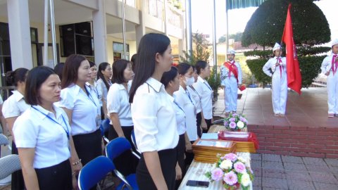 Ảnh Công an phường Nam Thanh tuyên truyền ATGT cho các em học sinh nhà trường – 12