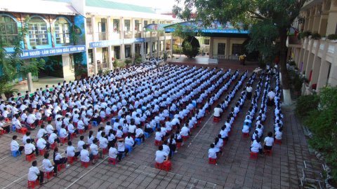 Ảnh Công an phường Nam Thanh tuyên truyền ATGT cho các em học sinh nhà trường – 15