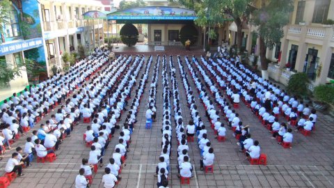Ảnh Công an phường Nam Thanh tuyên truyền ATGT cho các em học sinh nhà trường – 16