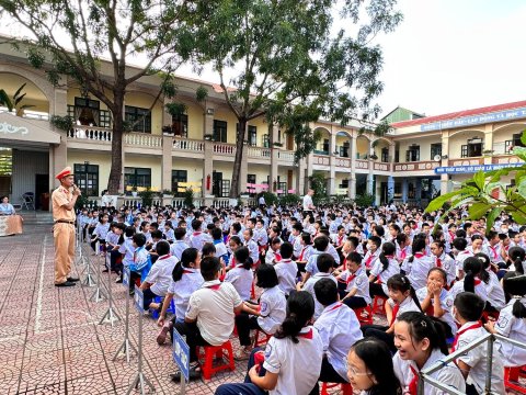Ảnh Phòng CSGT Thành phố tuyên truyền cho học sinh luật ATGT – 7