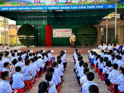Ảnh Phòng CSGT Thành phố tuyên truyền cho học sinh luật ATGT – 10