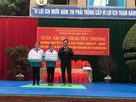 Ảnh Trường TH Nam Thanh hưởng ứng tết trồng cây và tổ chức trao quà tết cho các em học sinh nghèo vượt khó – 4