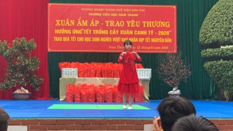 Ảnh Trường TH Nam Thanh hưởng ứng tết trồng cây và tổ chức trao quà tết cho các em học sinh nghèo vượt khó – 6