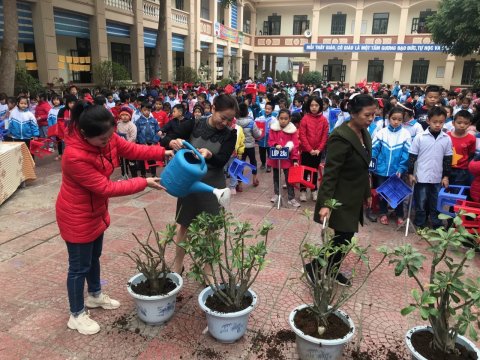 Ảnh Trường TH Nam Thanh hưởng ứng tết trồng cây và tổ chức trao quà tết cho các em học sinh nghèo vượt khó – 7