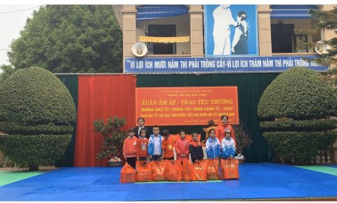 Ảnh Trường TH Nam Thanh hưởng ứng tết trồng cây và tổ chức trao quà tết cho các em học sinh nghèo vượt khó – 10