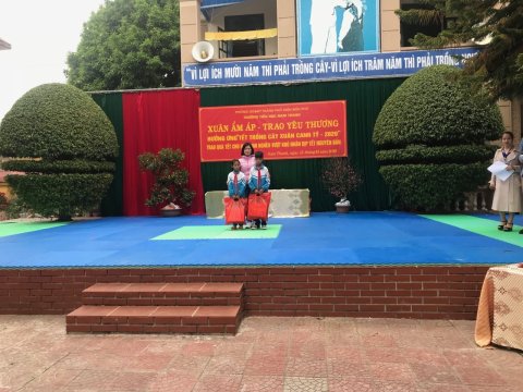 Ảnh Trường TH Nam Thanh hưởng ứng tết trồng cây và tổ chức trao quà tết cho các em học sinh nghèo vượt khó – 11