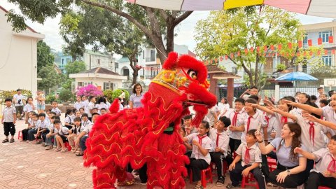 Ảnh TRƯỜNG TIỂU HỌC NOONG BUA TỔ CHỨC VUI TẾT TRUNG THU 2025 CHO HỌC SINH – 4